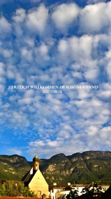 Auswanderung für EU-Bürger nach Südtirol oder Italien - Touristiker Reiseverkehr - CALDARO / ITALY