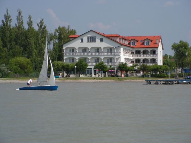 Hotelbetriebe Herlinde GmbH, Strandplatz 17, 7141 Podersdorf, www.hotelbetriebe- - Arbeitsvermittlung - Podersdorf