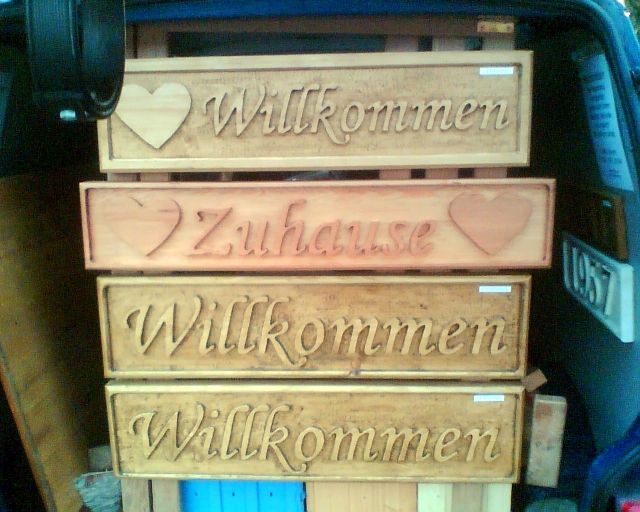 Holzschilder handgefräst - Kunsthandwerk - zur Zeit Mossburg