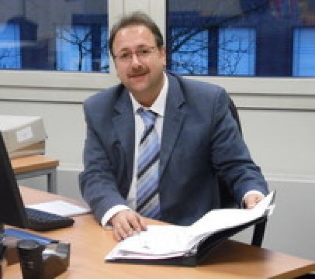 LKW Führerschein Fahrschule Neuss ABZ GmbH - Arbeitsvermittlung - Neuss